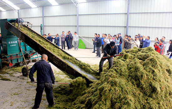 创新草业机械，助力粮经饲协