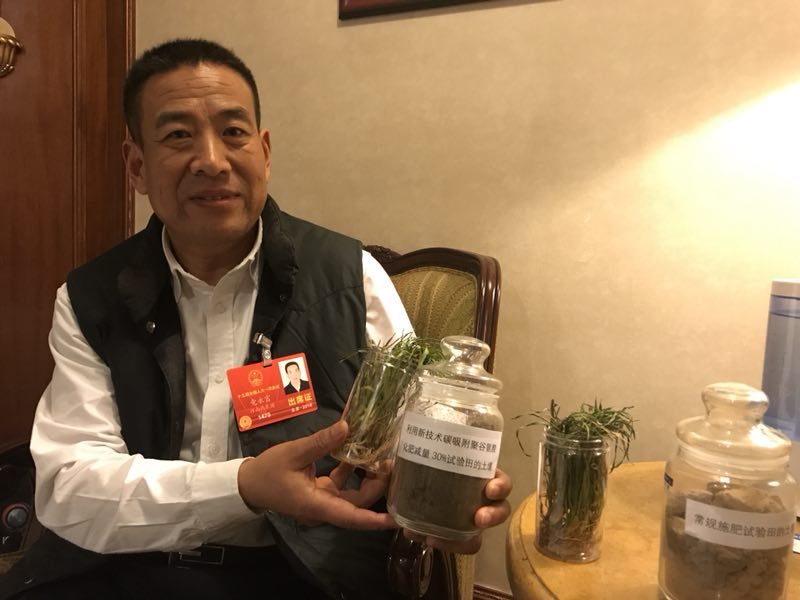 “土代表”党永富携土上两