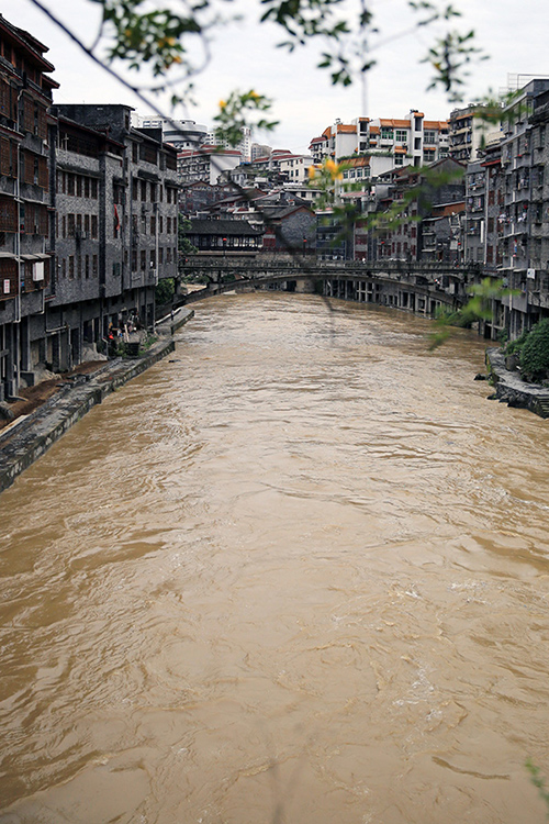 湖南湘西出现强降雨