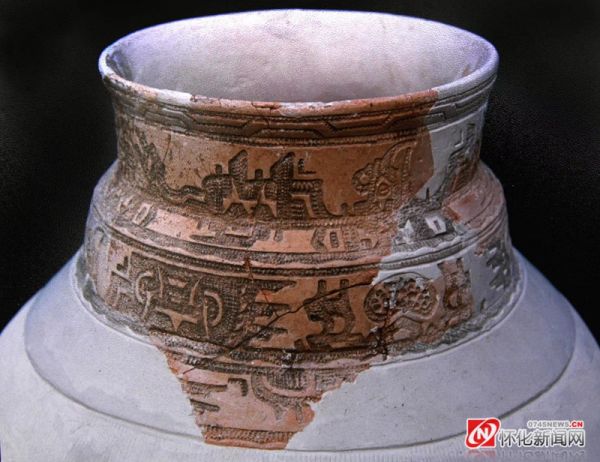 高庙遗址发掘现场（杨锡建 摄）