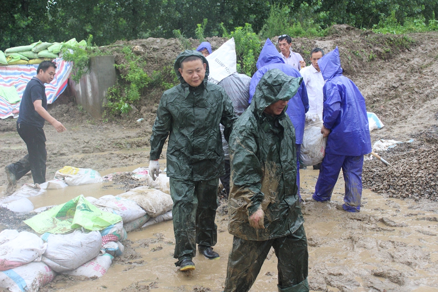 洪水不退 我们不撤