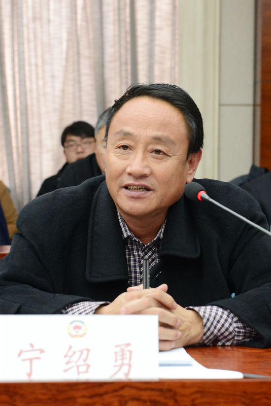 变废为宝 政协委员和专家共同探讨<a href=http://www.chuhe.com/_quanweishuju/yumi/yumijiage/ target=_blank class=infotextkey>玉米</a>秸秆直接还田