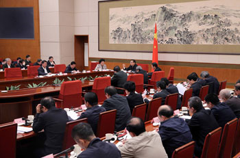 11月17日，中共中央政治局常委、国务院总理李克强在北京主持召开“十三五”《规划纲要》编制工作会议并作重要讲话。