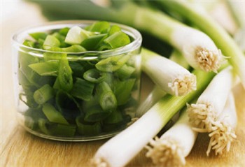 供应短缺致蔬菜价猛涨 大葱价涨20倍