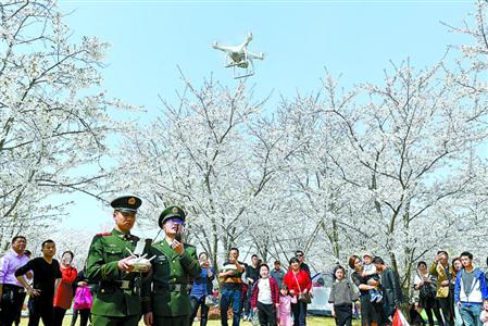 无人机巡逻安保 应对赏樱大客流