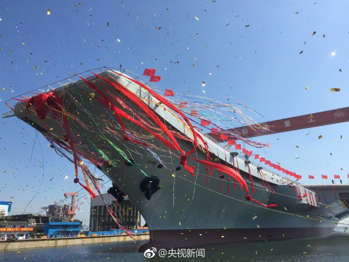我国第二艘航空母舰下水 范长龙出席下水仪式并致辞