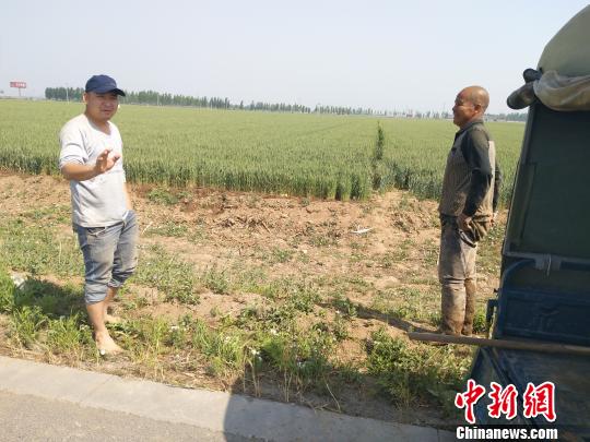 想到种了几十年的耕地要开发成新区，田立中内心充满了期待。　王天译 摄