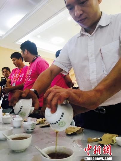 10日，评选现场。　张丽君 摄