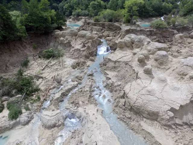 △央视记者实拍地震后的火花海