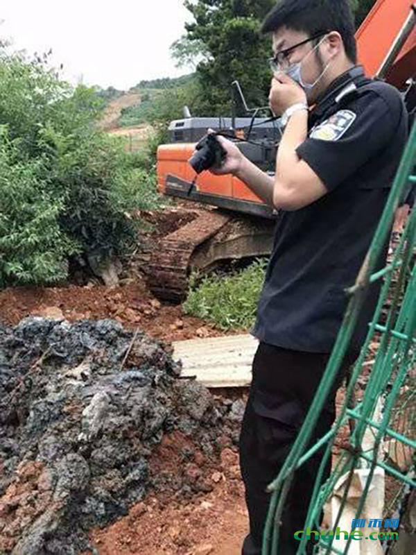 偷埋病死猪.jpg